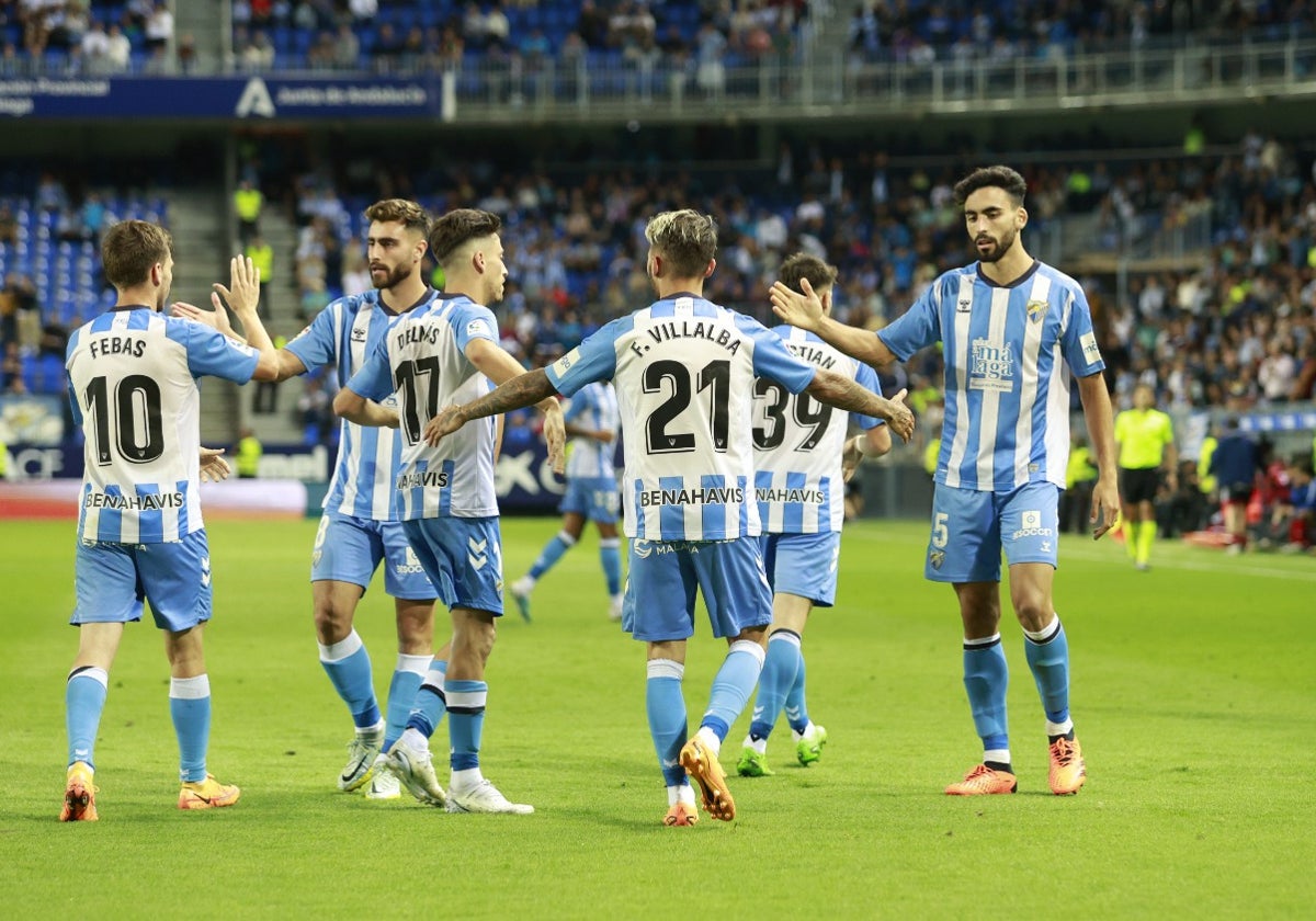 Los jugadores malaguistas celebran el segundo gol ante el MIrandés.