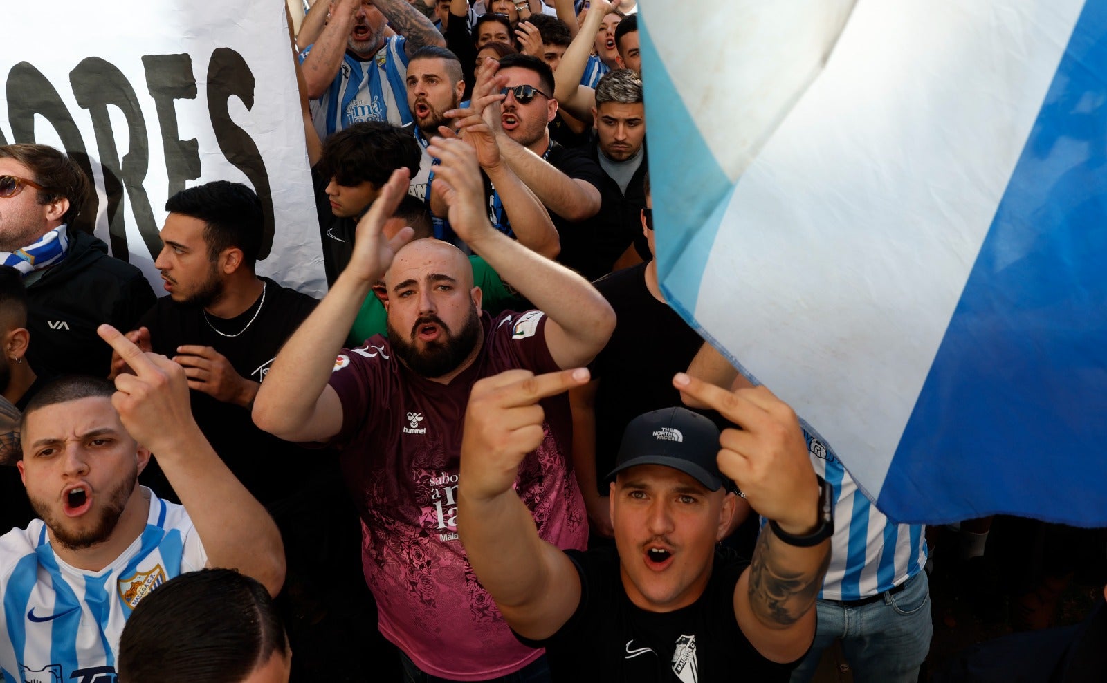 Protesta de la afición del Málaga contra jugadores y directiva