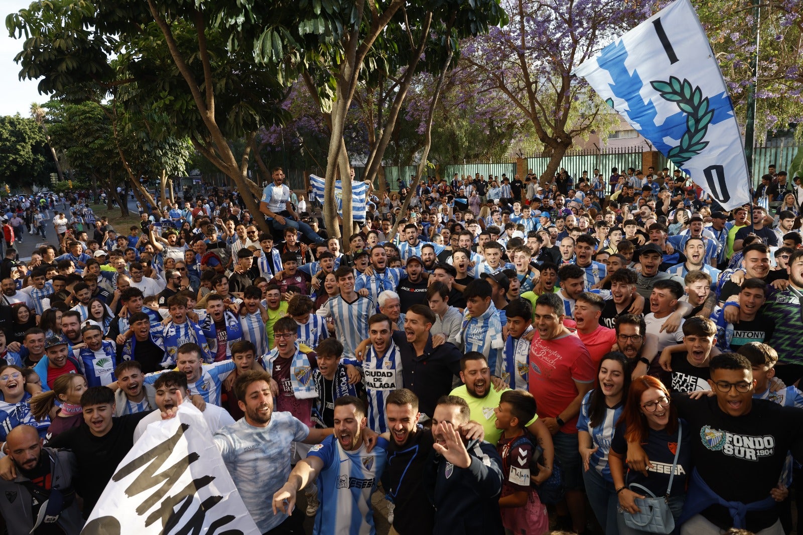 Protesta de la afición del Málaga contra jugadores y directiva