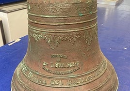 La campana de los Baños del Carmen, recién encontrada en un almacén.