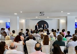 Arturo Bernal y Francisco Salado, este lunes en el encuentro con los empresarios.