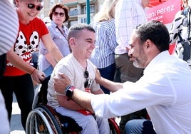 Dani Pérez saluda tras su rueda de prensa en la avenida de Europa este mediodía.