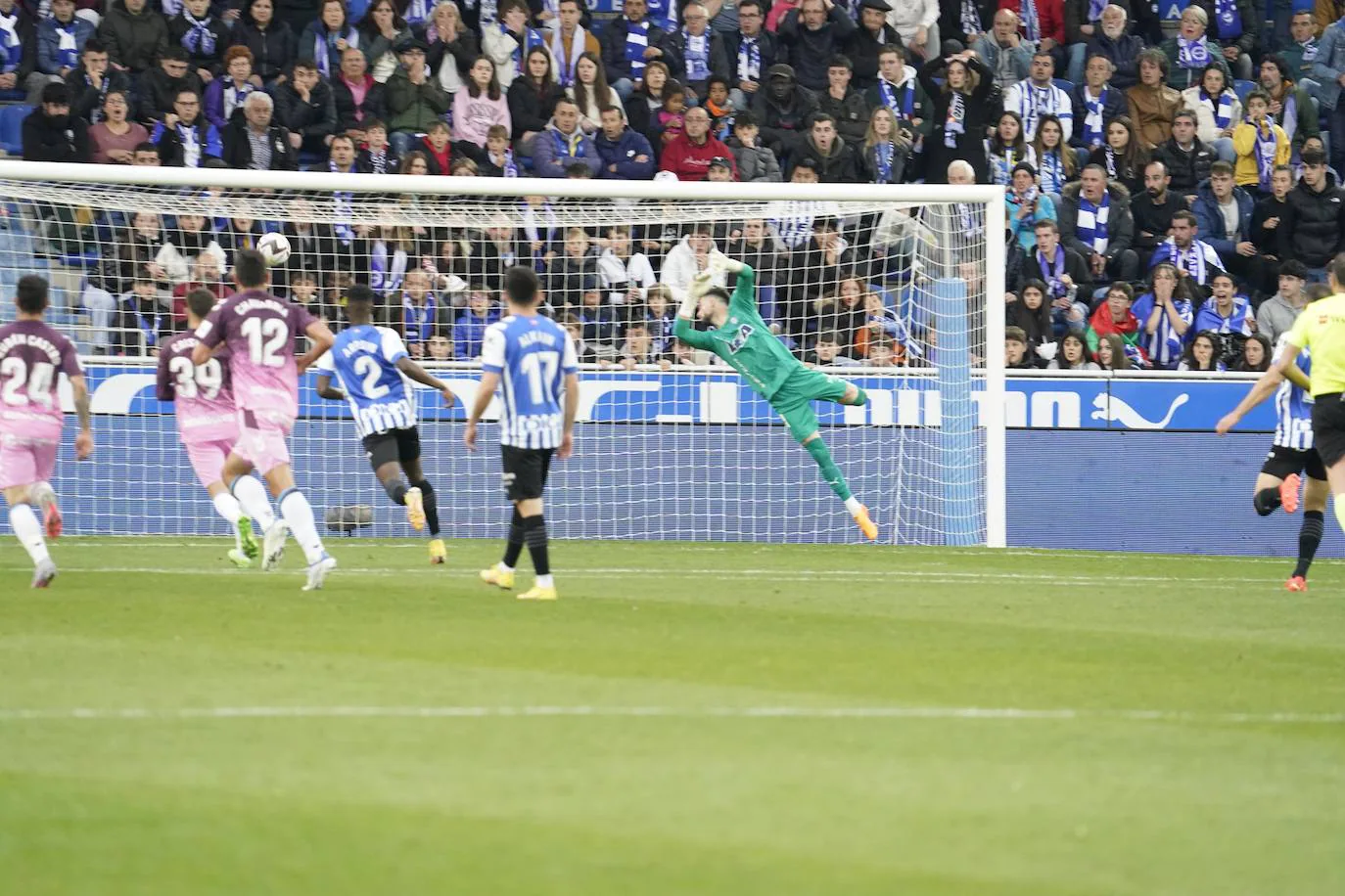 El Alavés-Málaga certifica el descenso del club de Martiricos