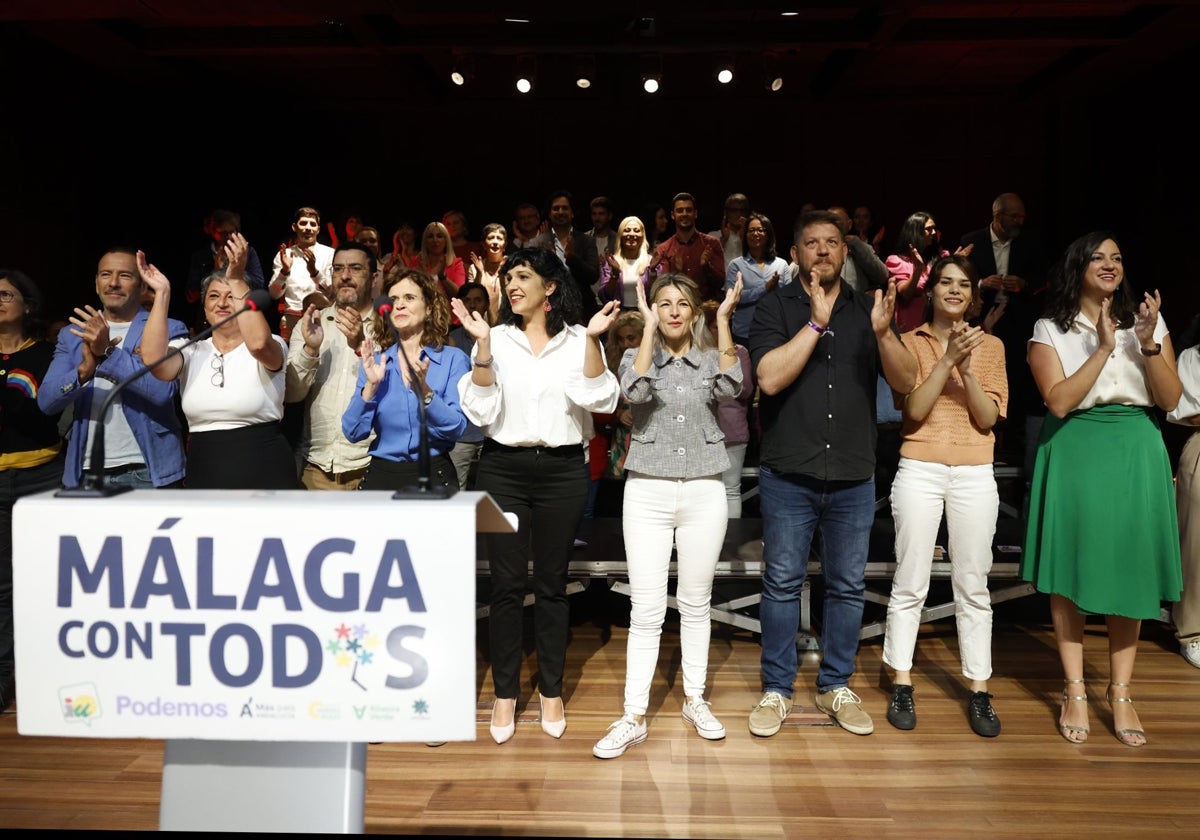 Yolanda Díaz con Toni Morillas y Nico Sguiglia, entre otros, en el mitin para apoyar a Con Málaga, en el Palacio de Ferias.