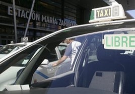Málaga crea 14 licencias de taxi adaptado: estos son los requisitos y plazos para optar a alguna