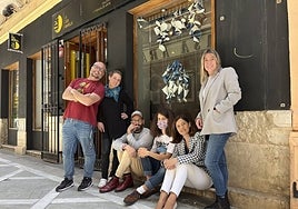David Burbano, Cristina Savage, Roy Laguna, Hugo López, Ana María Catalán y Alicia Fernández, ayer en La Casa Amarilla.