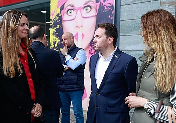 Gómez, Ruiz Ballesteros y Fernández, en una de las convocatorias de esta semana.