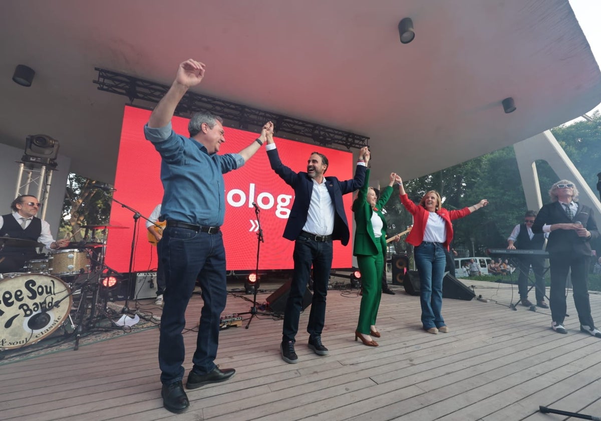 Juan Espadas, Dani Pérez, Nadia Calviño y Begoña Medina, junto a la Free Soul Band