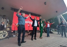 Juan Espadas, Dani Pérez, Nadia Calviño y Begoña Medina, junto a la Free Soul Band