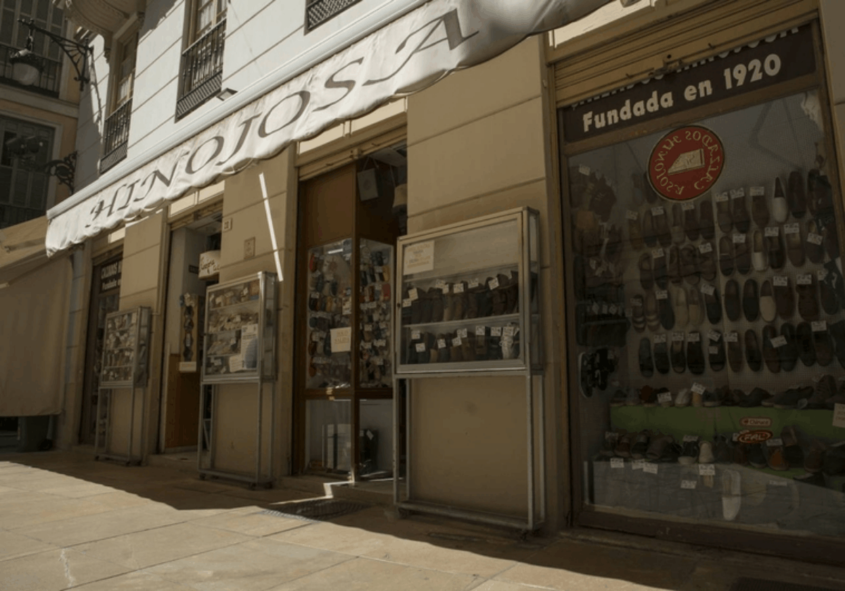 Colas en Calzados Hinojosa días antes del cierre en Málaga Diario Sur