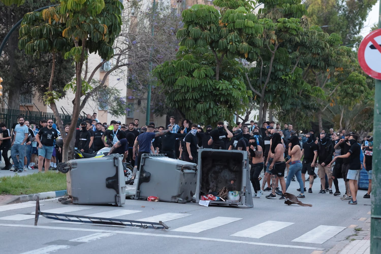 Protestas y cargas policiales en La Rosaleda tras el partido