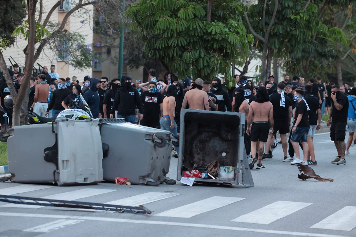 Protestas y cargas policiales en La Rosaleda tras el partido