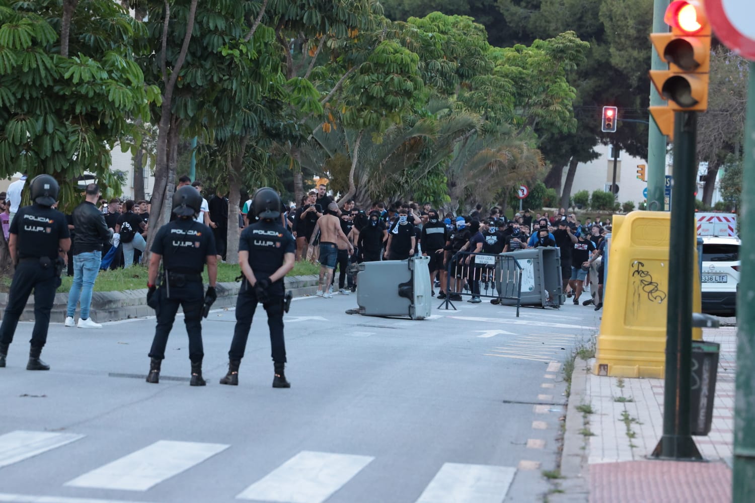 Protestas y cargas policiales en La Rosaleda tras el partido