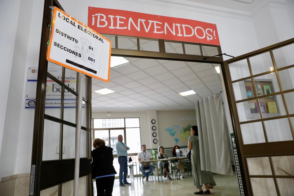 Ambiente en los colegios electorales de Málaga este 28 de mayo.