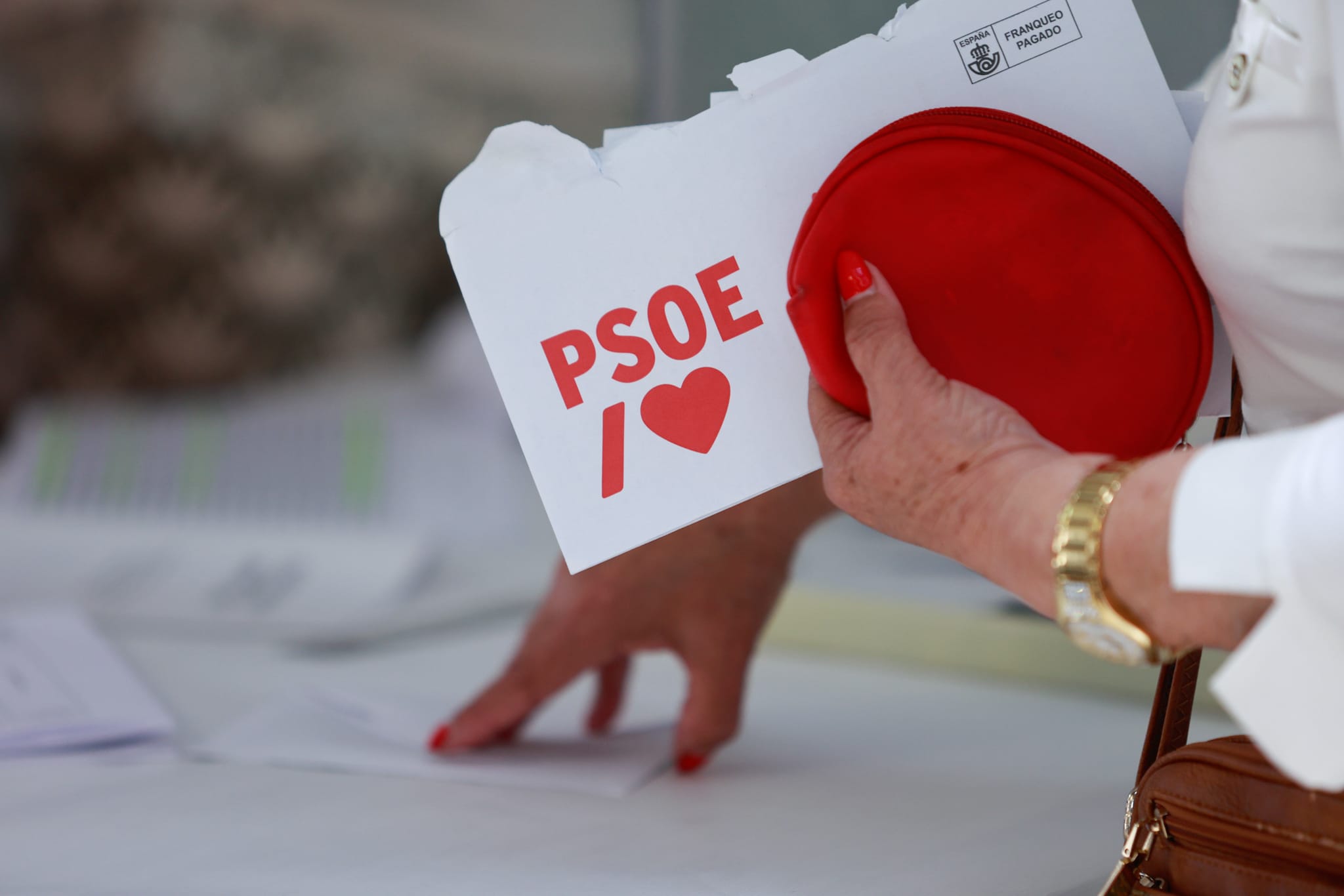 Ambiente en los colegios electorales de Málaga este 28 de mayo.