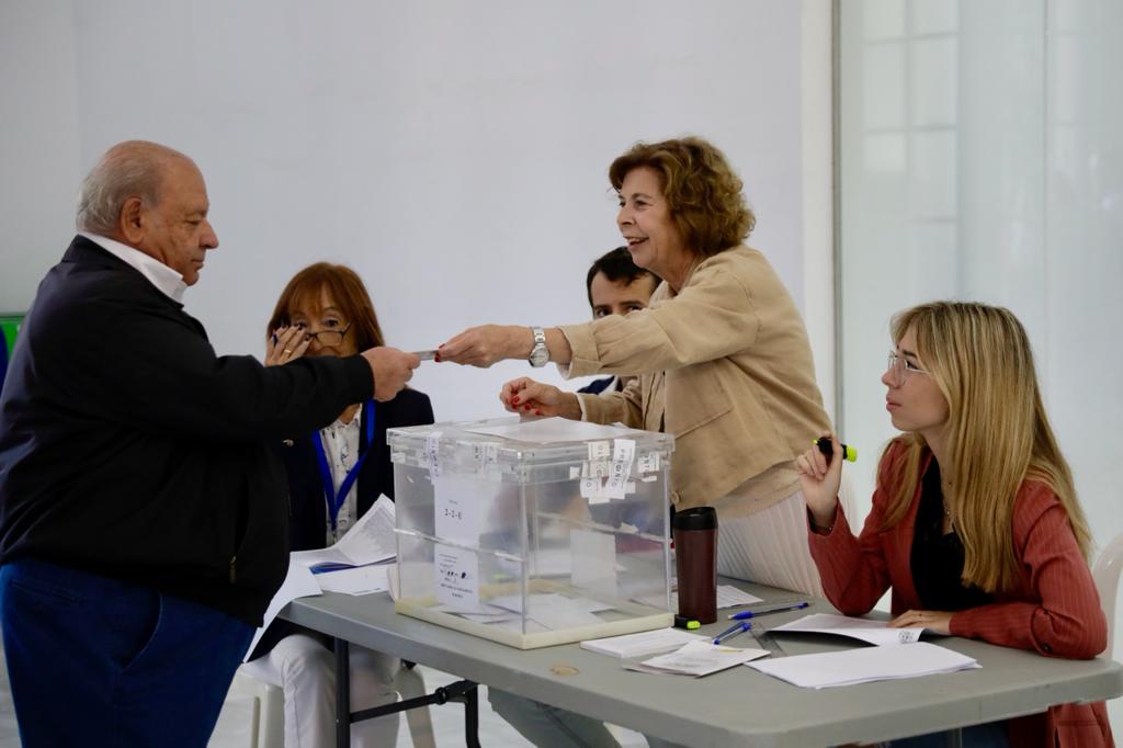 Ambiente en los colegios electorales de Málaga este 28 de mayo.