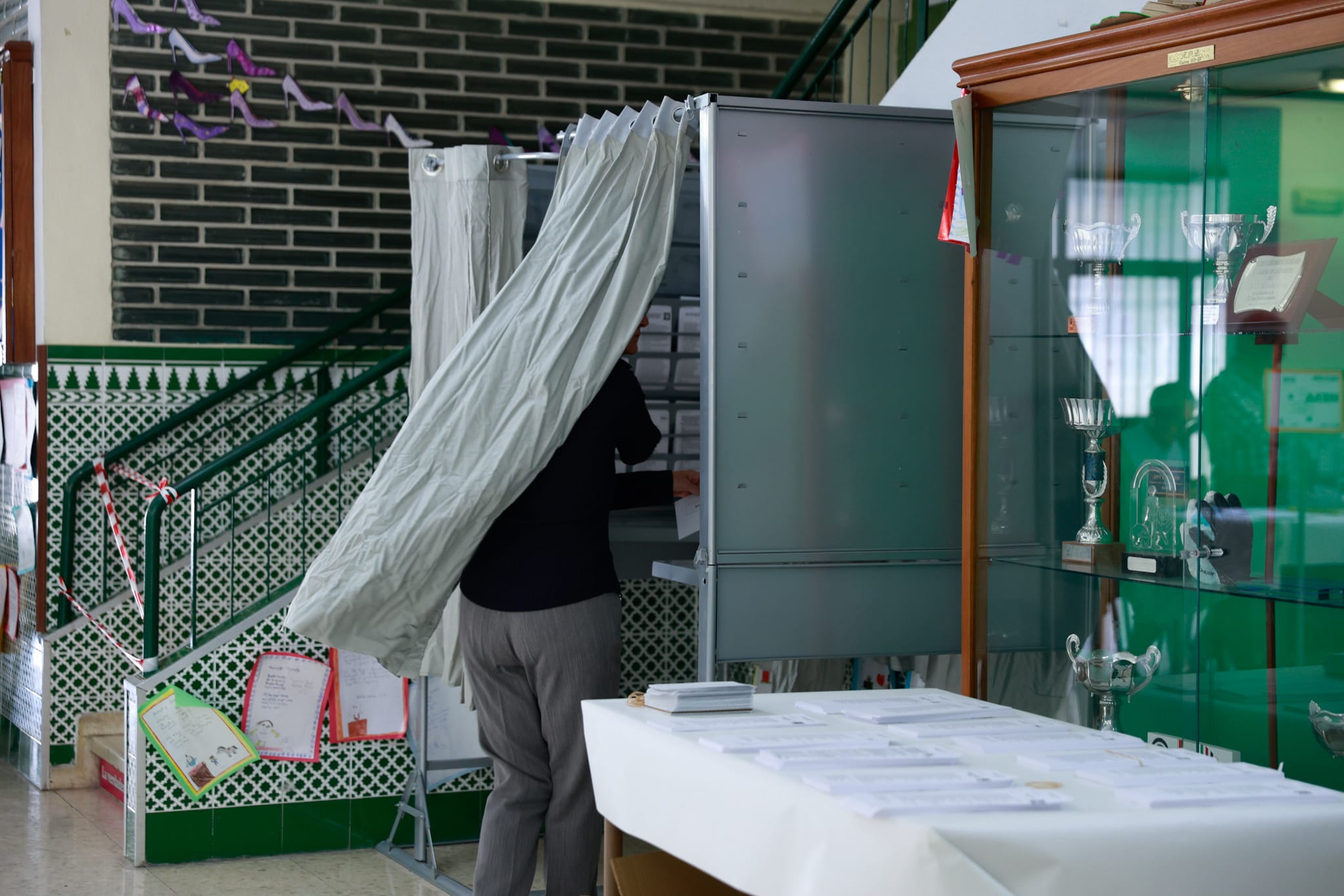 Ambiente en los colegios electorales de Málaga este 28 de mayo.