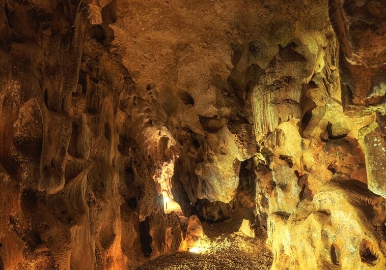La Cueva de la Victoria recibe en cinco meses las mismas visitas que en 2022