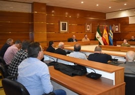 Imagen de archivo de la reunión con regantes en el Ayuntamiento.