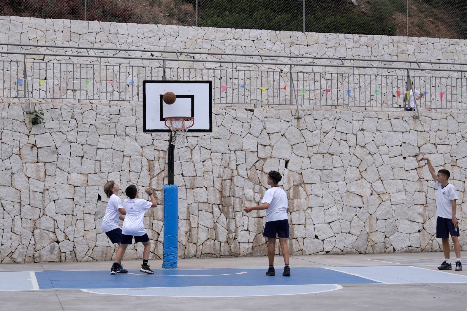 Regreso triunfal de la Deportiada del Colegio Cerrado Calderón