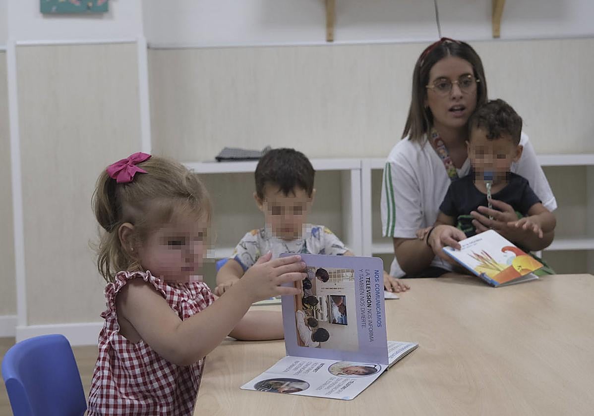 Un grupo de niños, en una de las escuelas de infantil de Fundación Victoria.