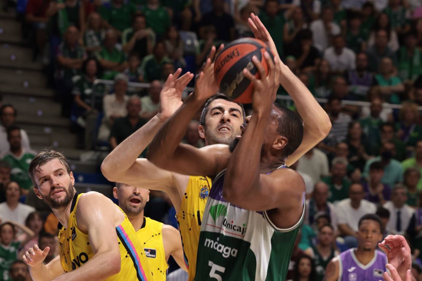 El segundo partido de play-off entre Unicaja y Tenerife, en fotos
