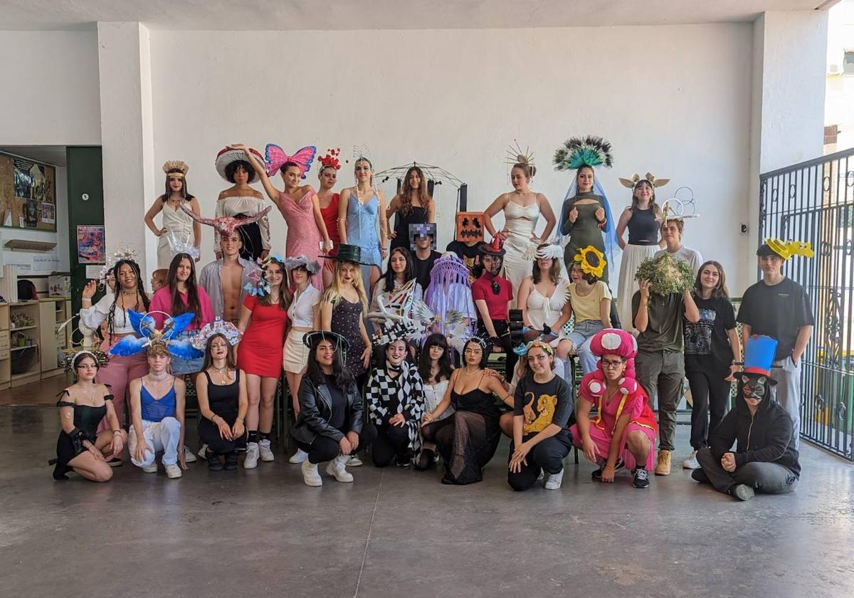 Alumnos del instituto Río Verde muestran sus mejores obras artísticas