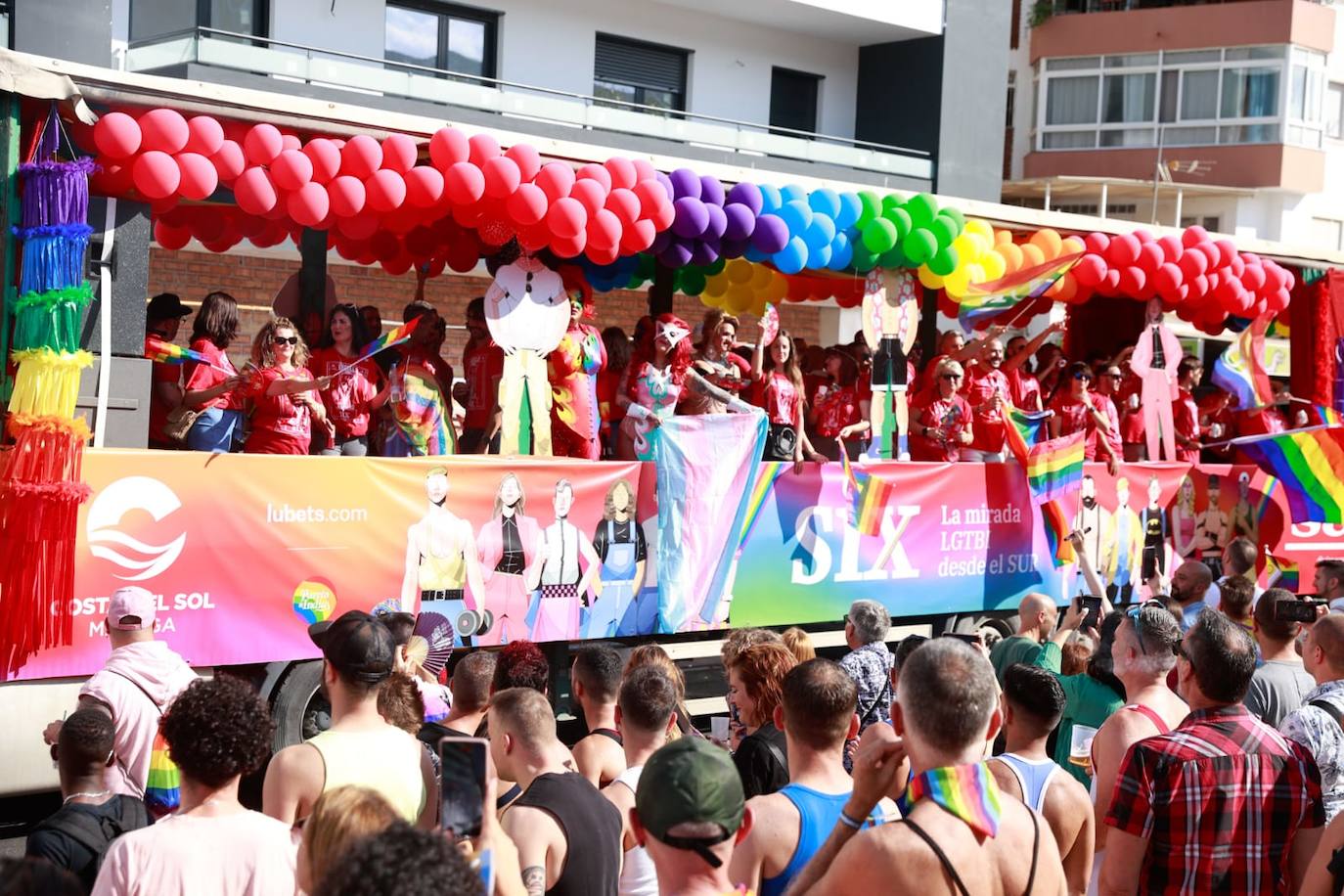 El desfile del Pride Torremolinos 2023, en imágenes