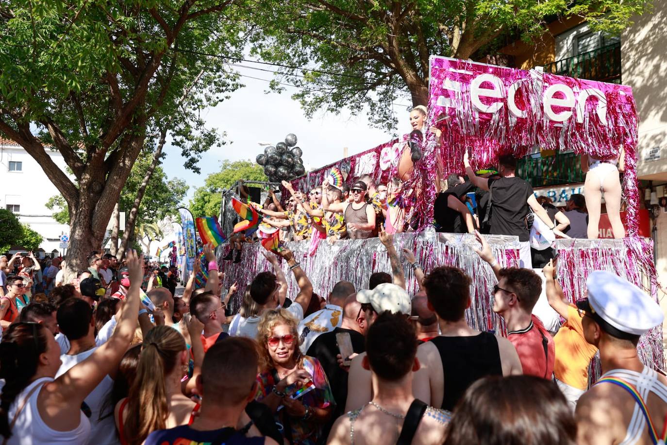 El desfile del Pride Torremolinos 2023, en imágenes