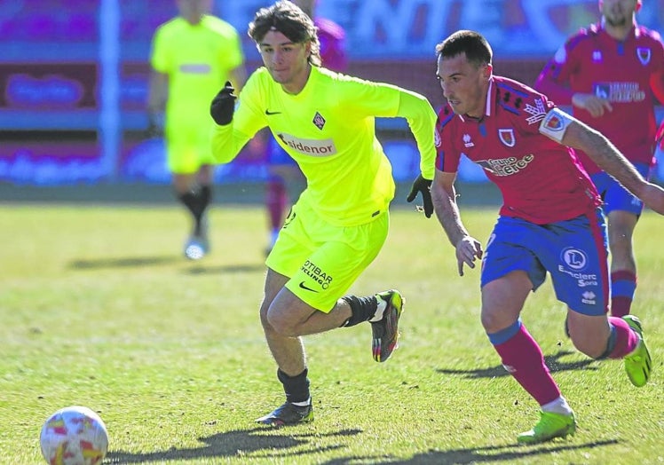 Julen Jon Guerrero (izquierda), con el Amorebieta.