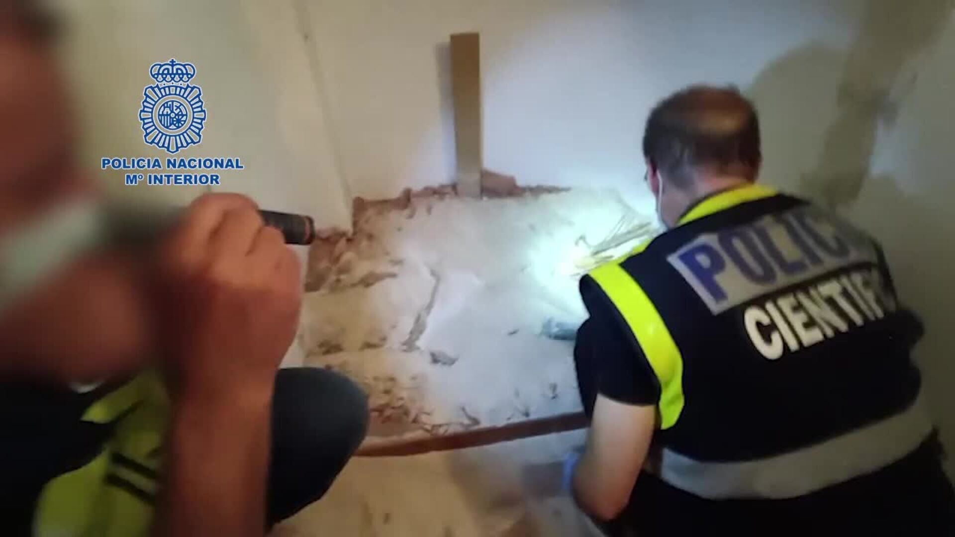 Un examen con Rayos-X conduce al hallazgo de un cadáver emparedado en el último domicilio conocido de Sibora en Torremolinos