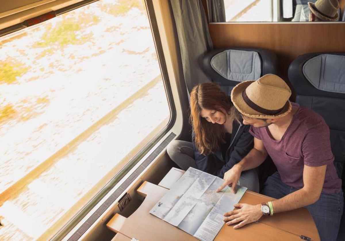 Salen a la venta los primeros billetes para que los jóvenes viajen este verano en bus, tren e interrail con hasta un 90% de descuento