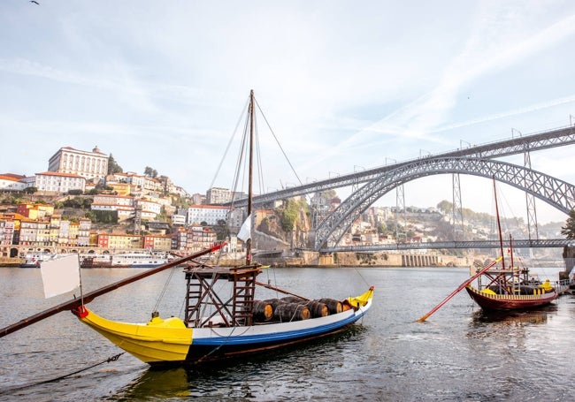 Barcos que transportaban los toneles de vino por el Duero hasta las bodegas.