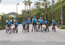 José Manuel Díaz y Patrizia Schidlo en su visita al Mirador de Estepona Hills, que participa en la recaudación.