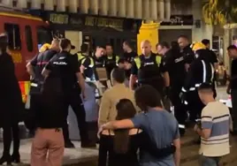 Rescatan de un contenedor soterrado a un joven turista ebrio en la plaza de Uncibay de Málaga