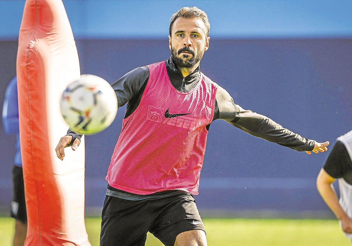 El delantero portugués Orlando Sá, en un entrenamiento con el Málaga.