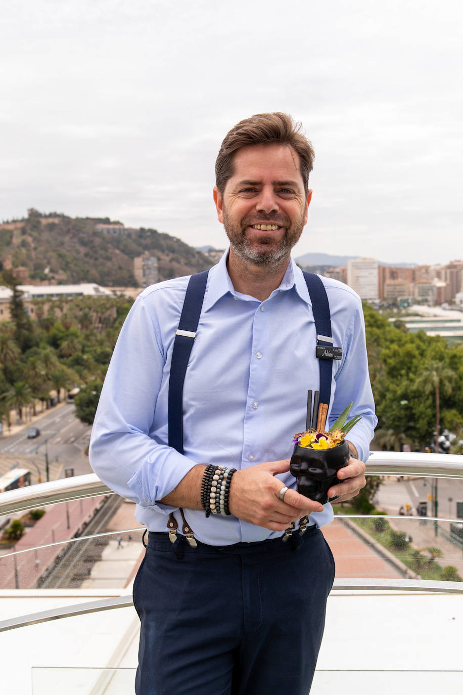 Adrien Martínez, con el cóctel