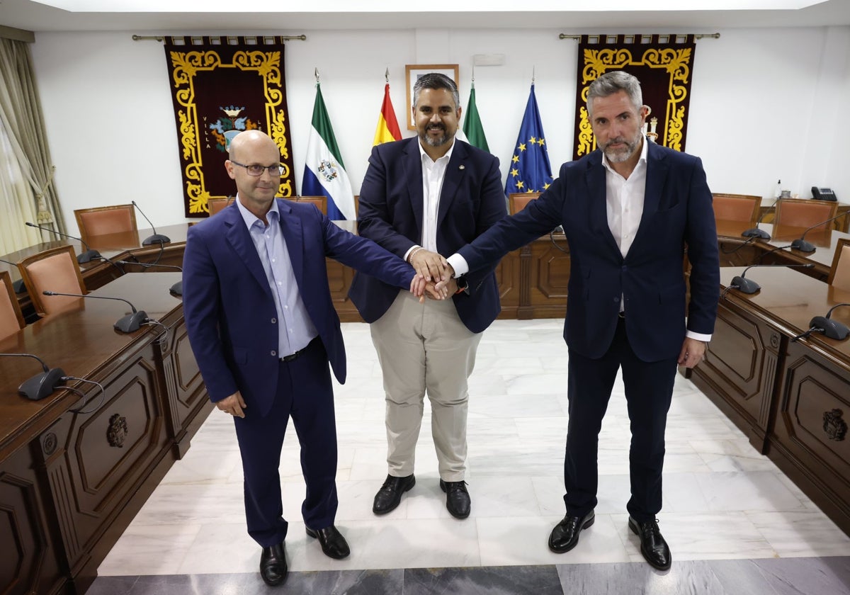 José Carlos Martín, Josele González y Juan Carlos Maldonado, de izquierda a derecha, en la presentación del acuerdo.