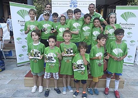 Imagen secundaria 1 - La IV Liga Escolar de Ajedrez Fundación Unicaja celebra su gran final con la participación de 240 alumnos
