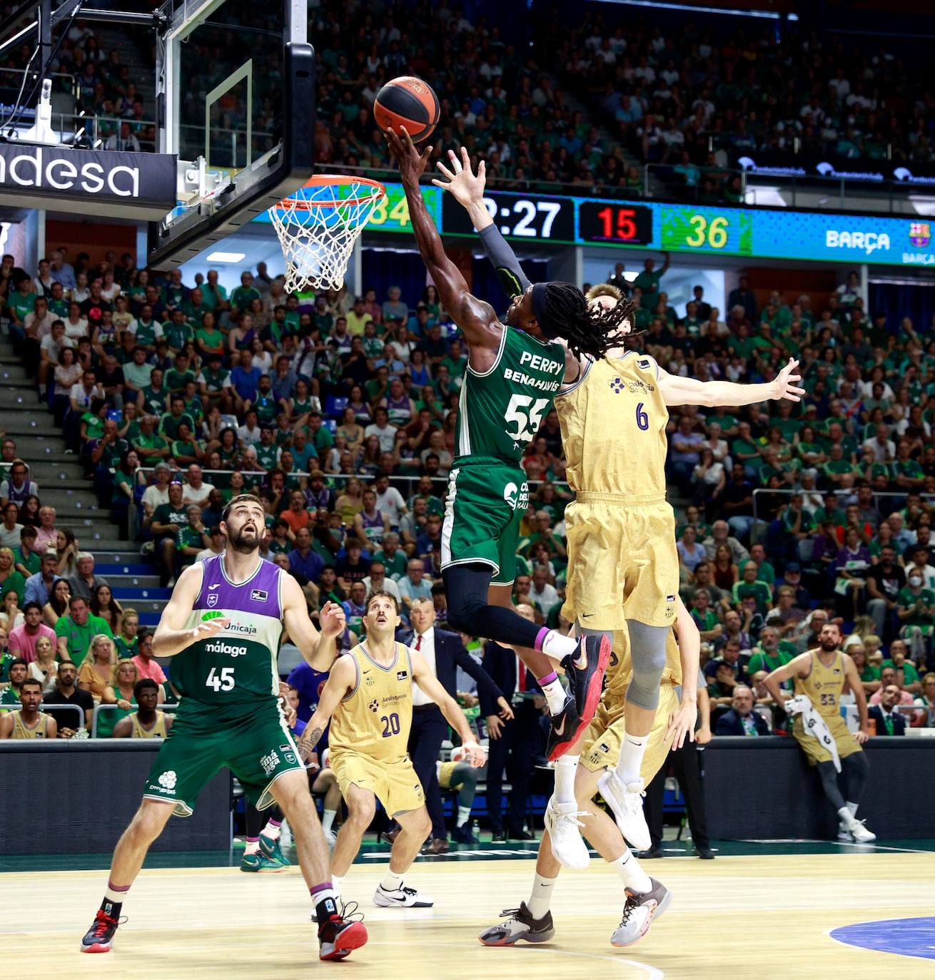 El tercer partido de la serie Unicaja-Barça, en imágenes