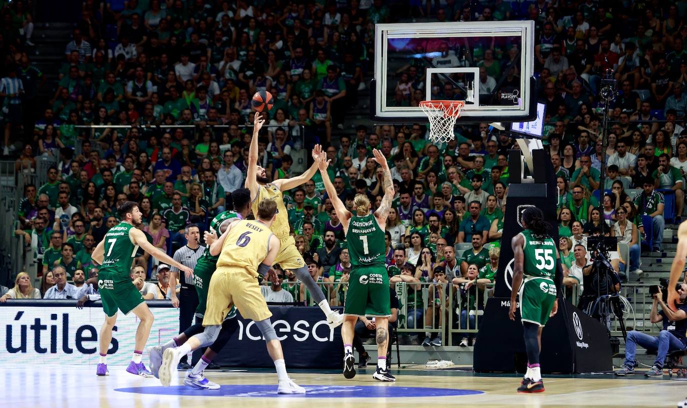 El tercer partido de la serie Unicaja-Barça, en imágenes