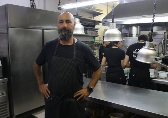 Benito Gómez, en la cocina de Bardal, número 112 en el nuevo listado de OAD.