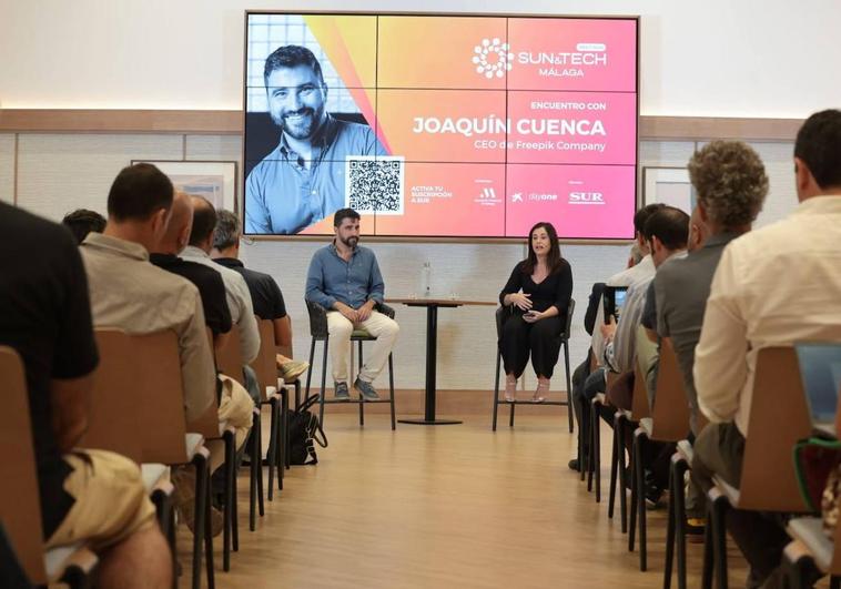 Joaquín Cuenca, CEO y cofundador de Freepik, y la periodista de SUR Nuria Triguero.
