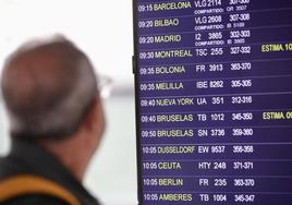 Pantalla de información del aeropuerto de Málaga.