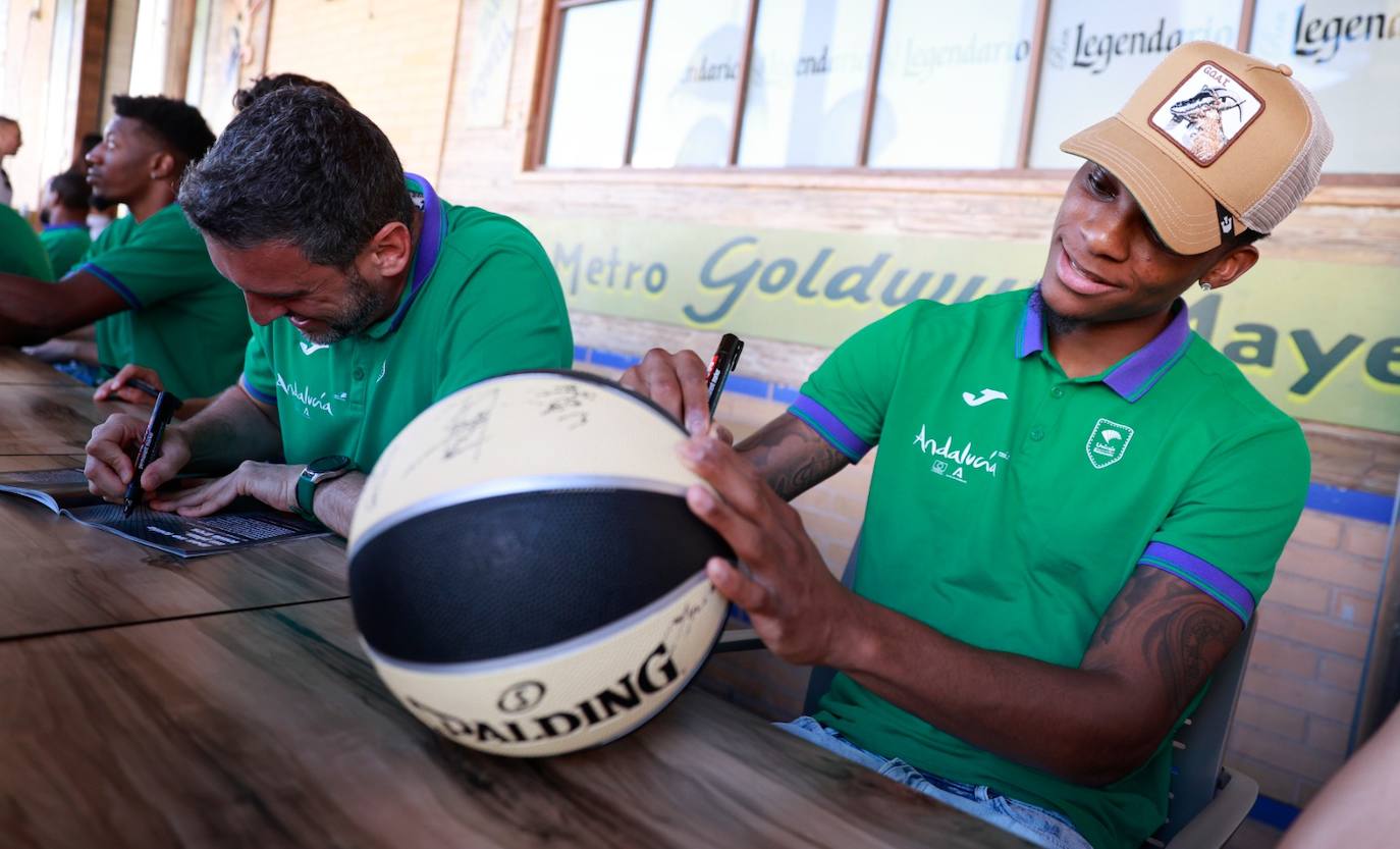 El Unicaja se despide de sus aficionados en Le Grand Café