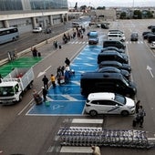 El aeropuerto de Málaga activa la tarifa por recoger viajeros y enciende a taxis, VTC y 'rent a car'