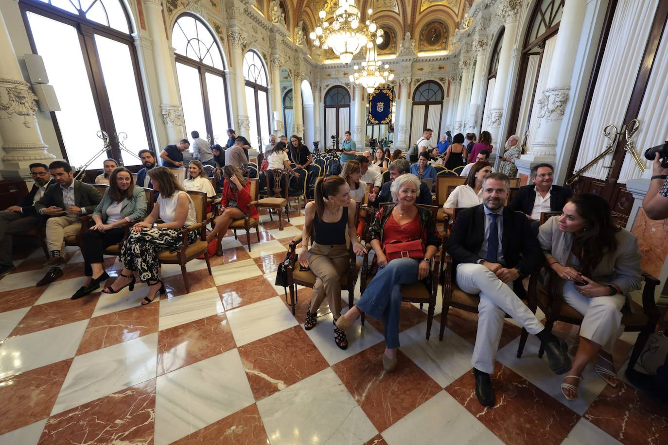 Concejales del equipo de Gobierno, en el Salón de los Espejos