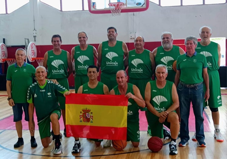 La plantilla del equipo de veteranos +60 del Unicaja.