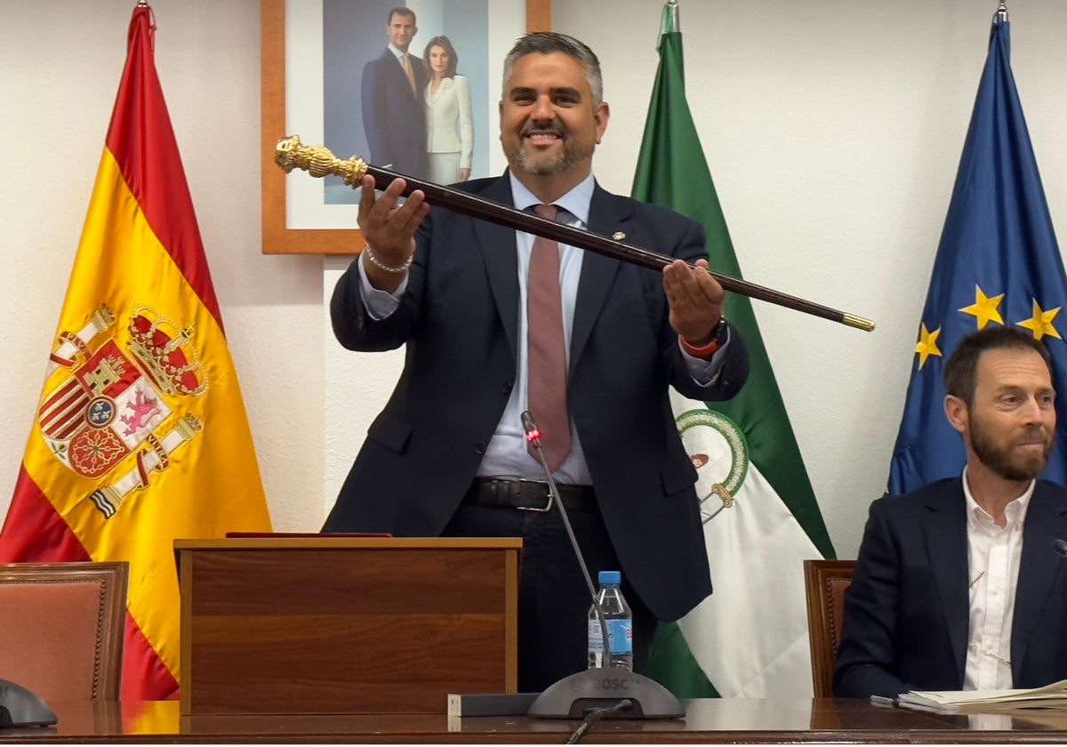 Josele González recibió al bastón de mando por segunda vez en su vida