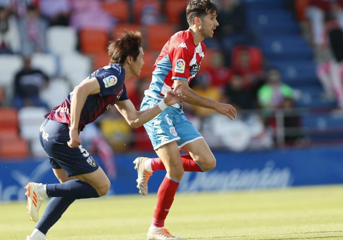 Juanpe, en ujn partido de la pasada campaña ante el Huesca.